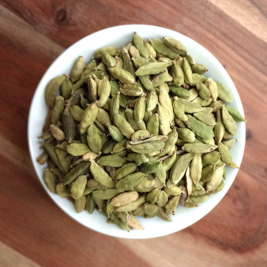 organic cardamom pods