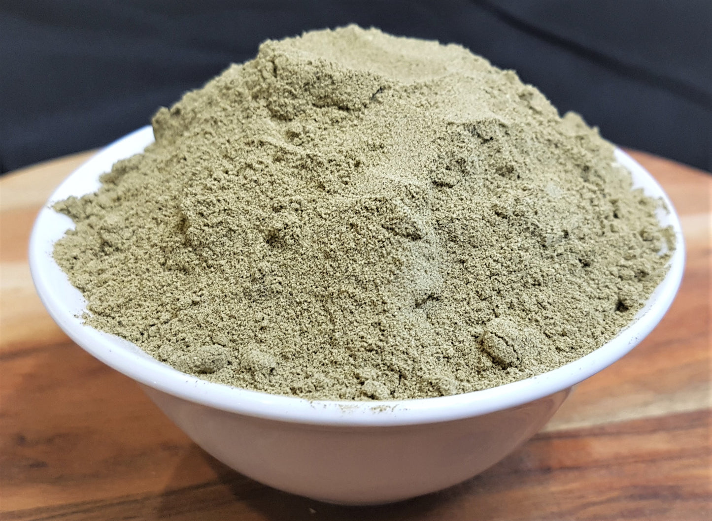 bladderwrack powder in bowl 