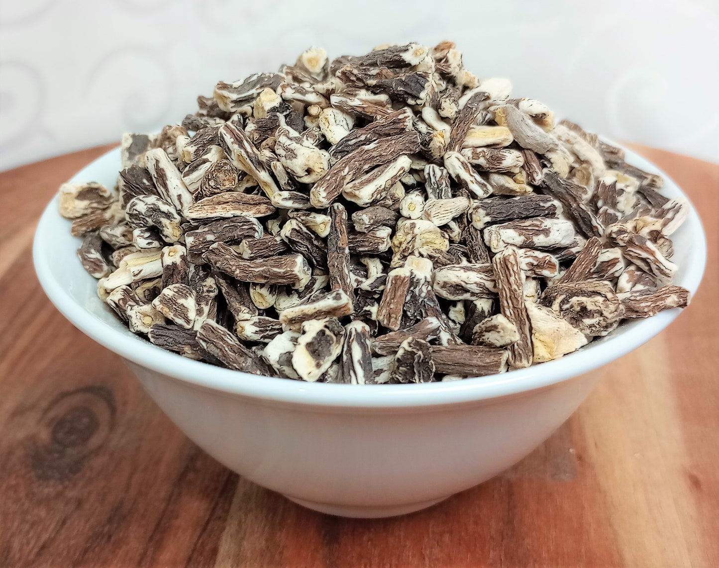 dandelion root in bowl