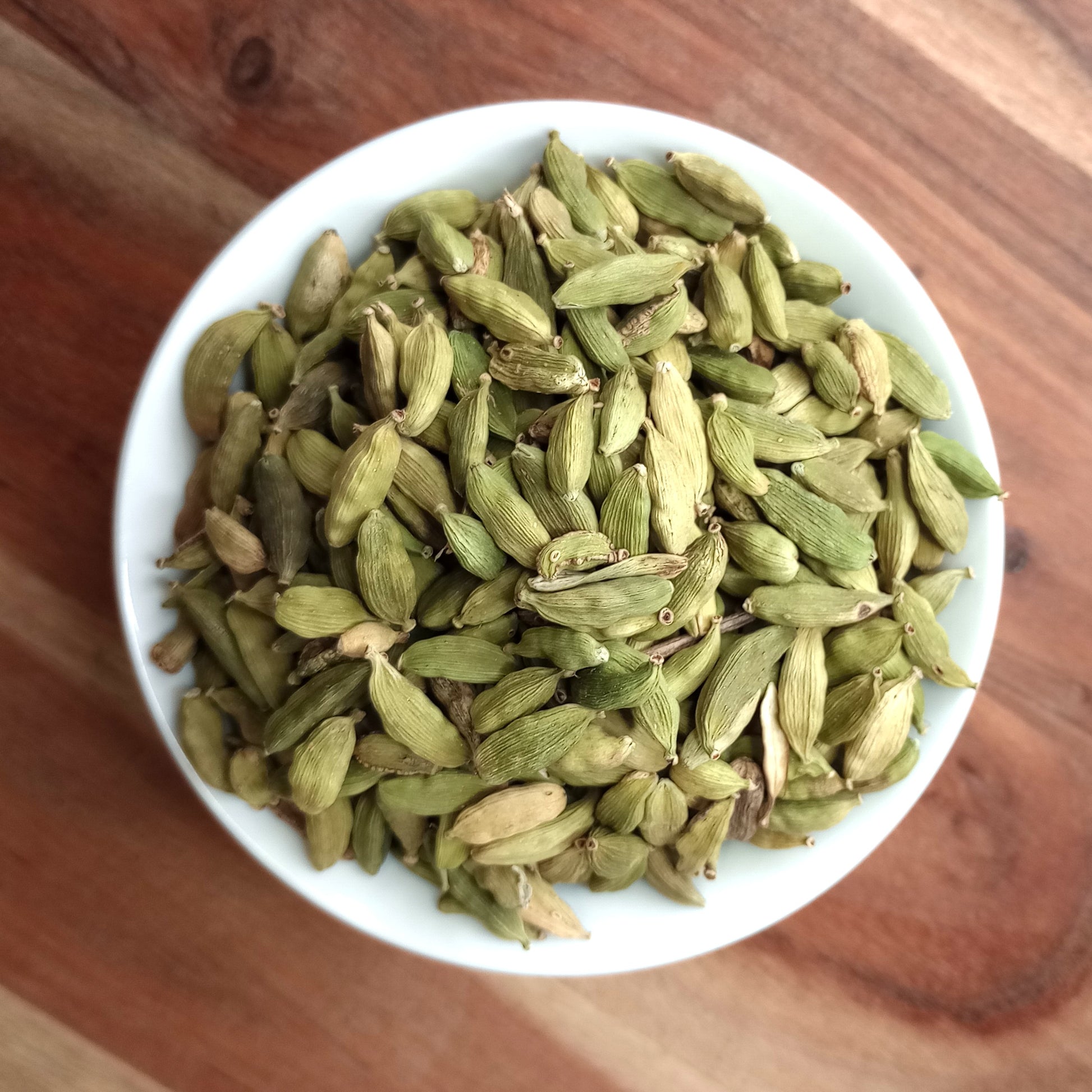 organic cardamom pods