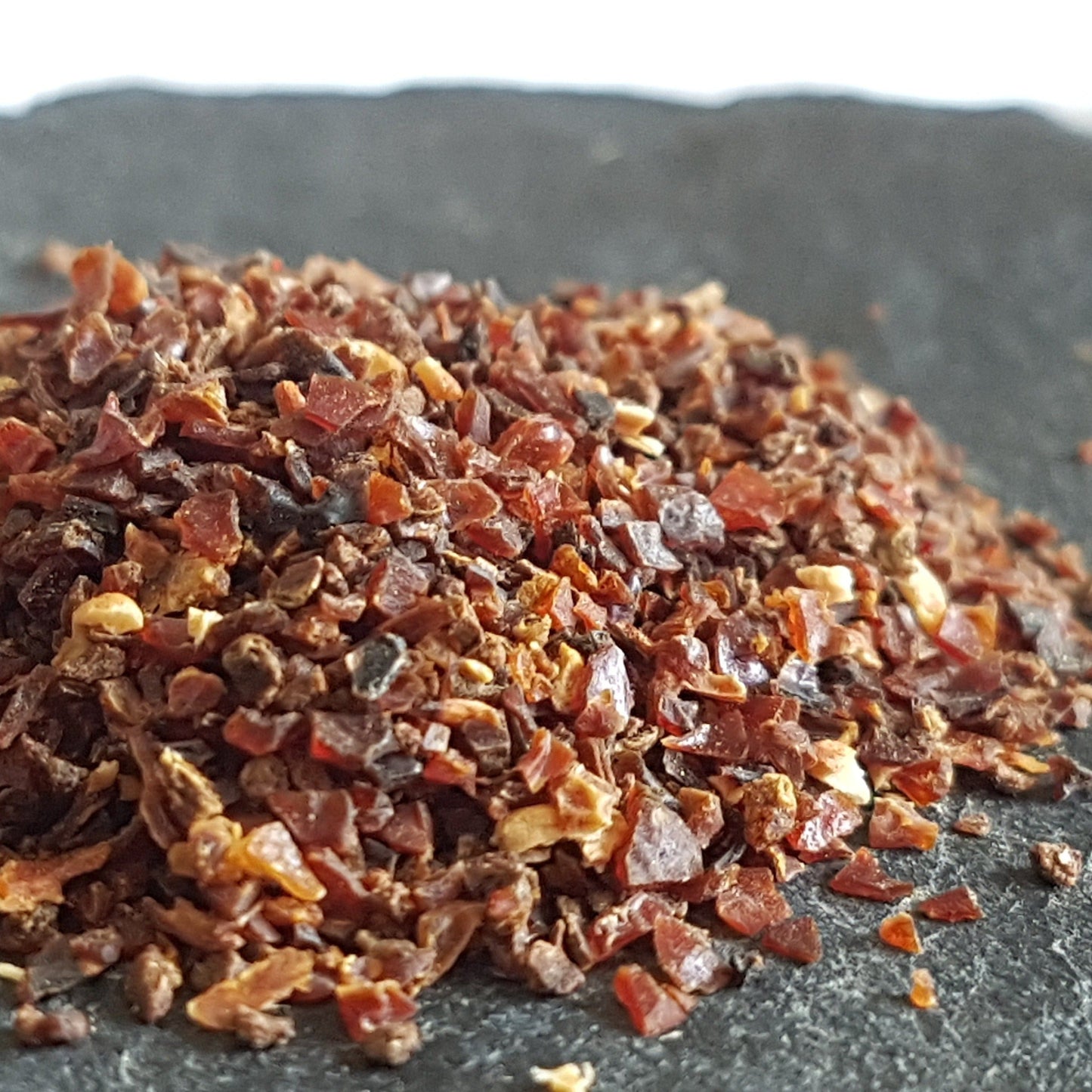 Dried granules of rosehip tea are mostly brownish red in colour. May reduce inflammation, risk of heart disease, fight cancer, detoxify, strengthen immune system, protectskin, ease chronic pain, and optimize digestive system.